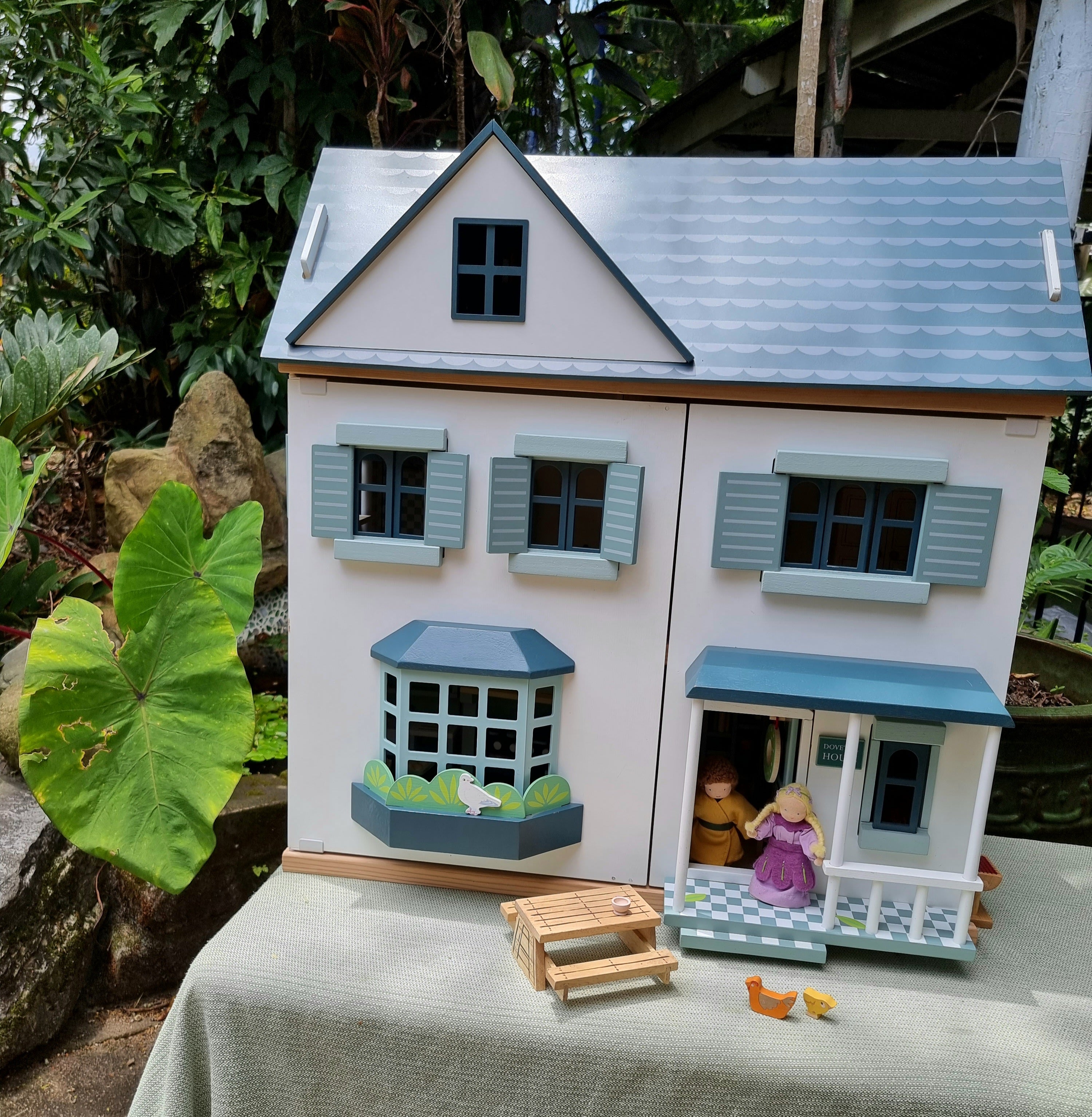 Dovetail Wooden Doll House – Earth Toys