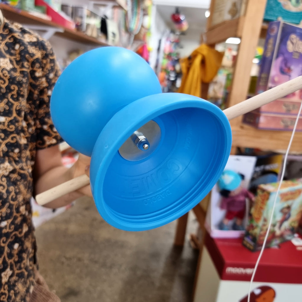 Comet Diabolo - Earth Toys
